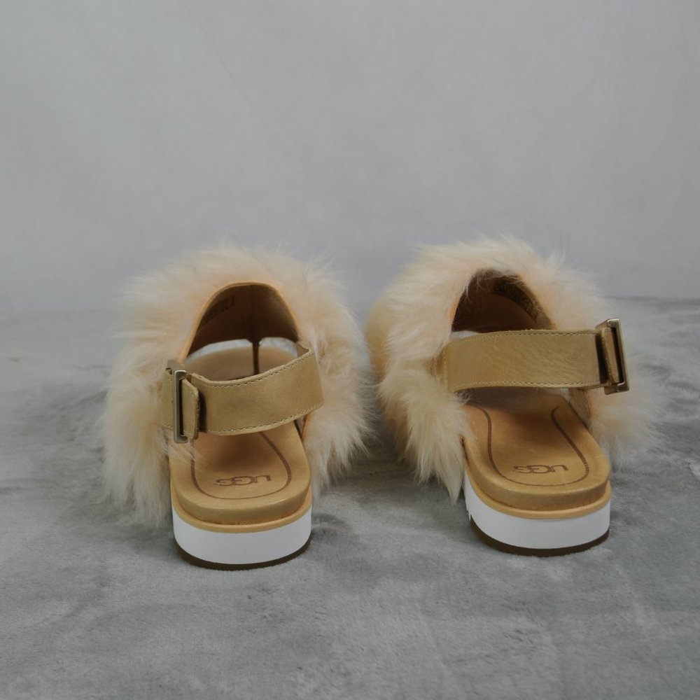 UGG Holly sandal. 💕ADORABLE on 💕 - Picture 5 of 6